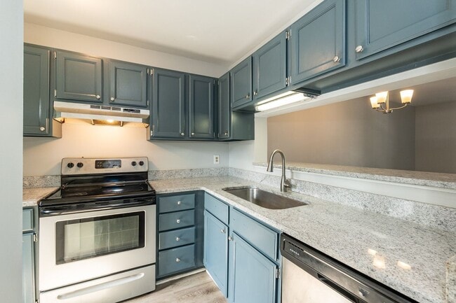 Building Photo - 3 Bedroom Townhouse Near Downtown Durham