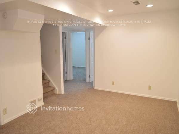 Building Photo - 303 Leonard Ln