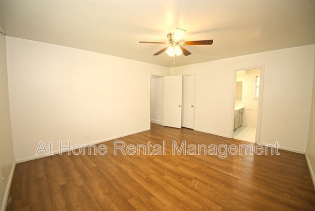 Building Photo - 5105 S Kingston Ave