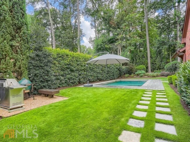 Building Photo - 3312 W Shadowlawn Ave NE