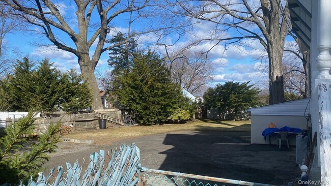 Building Photo - 265 Mayflower Ave