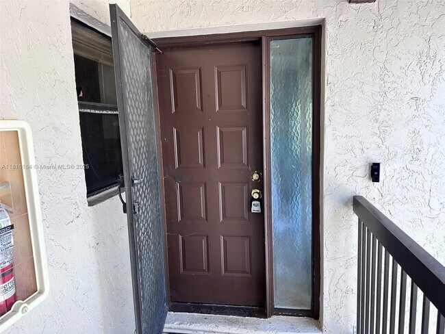 Building Photo - 2526 Carambola Cir N