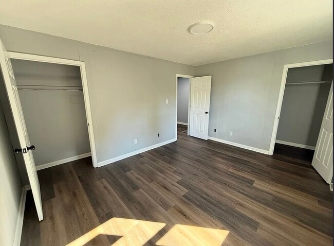 Building Photo - Charlotte's Crossing 74