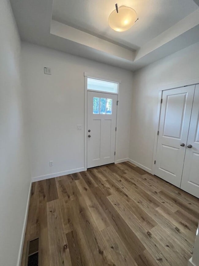 Building Photo - $250 off first full month!!! 3 Bedroom 2 B...