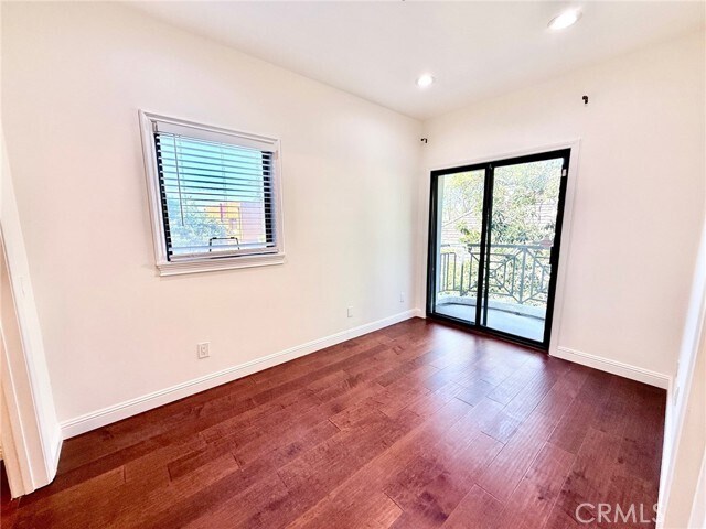 Building Photo - 111 S Oak Knoll Ave