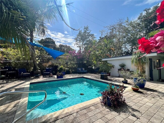 Primary Photo - 590 NW 40th Ct