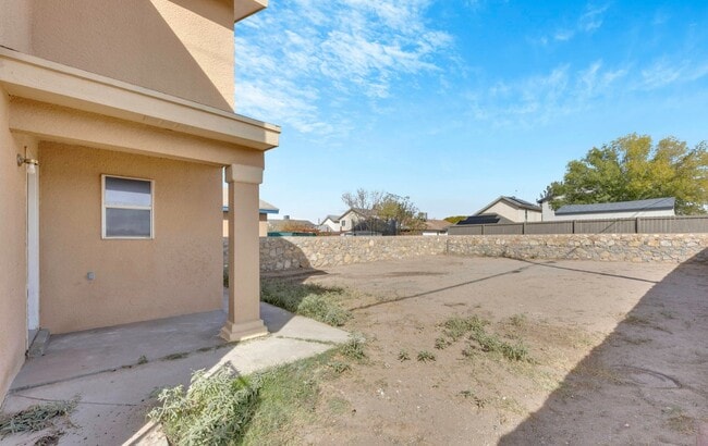 Building Photo - 10493 Kirkland St