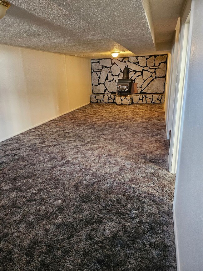 Building Photo - ALL PROSPECTIVE TENANTS MUST SUBMIT A ON LINE APPLICATION AND BE PRE-QUALIFIED PRIOR TO ANY SHOWI...