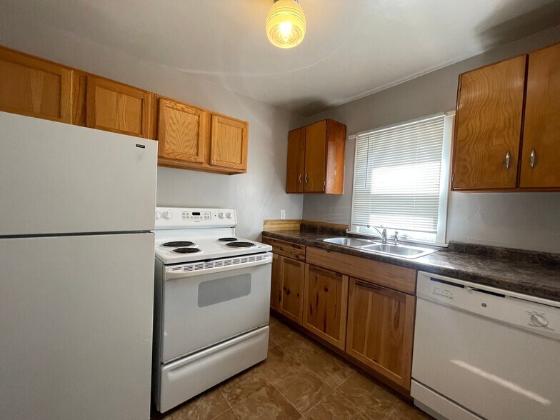 Building Photo - 458 3rd St NE