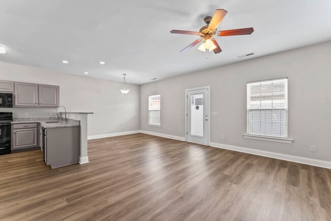 Building Photo - Spacious Townhome in Siegel School Zone – 2 Private Suites & Open Floor Plan!