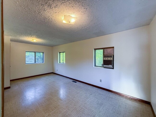 Building Photo - 3006 N Willis Blvd