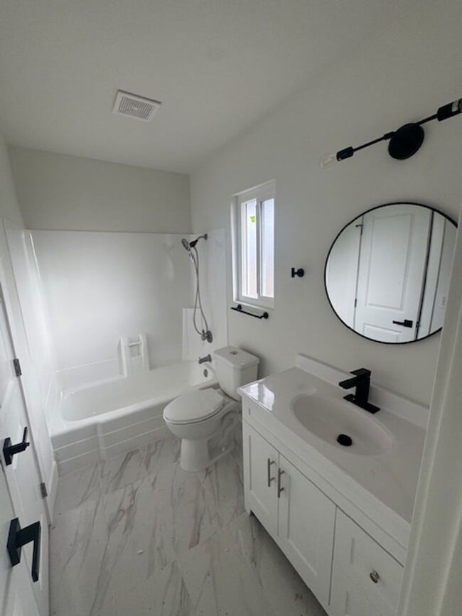 Building Photo - Torrington Circle Westminister