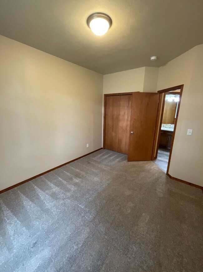 Building Photo - ***COMING SOON 11/2025*** Welcome Home to ...