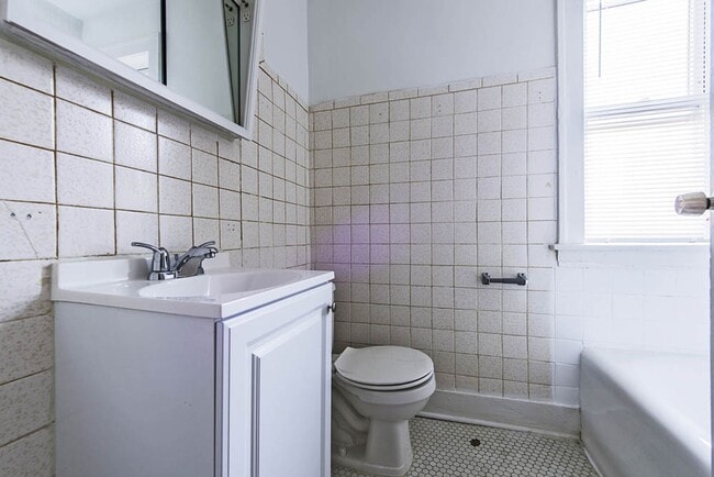 Building Photo - 102 S 17th Ave Maywood, IL 60153