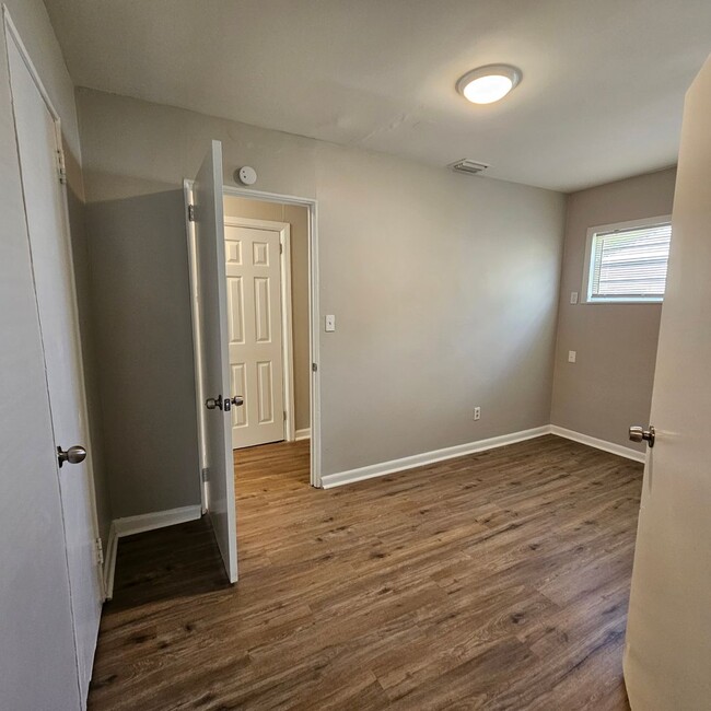 Building Photo - Cozy and Newly Renovated 3 Bedroom 1 Bath ...