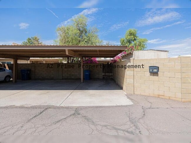 Building Photo - 2127 E Minton Dr