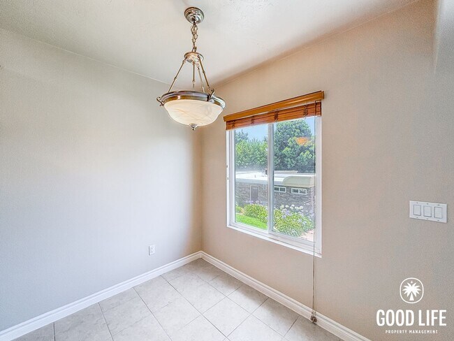 Building Photo - SD: Charming 2BD/1BA 2nd Floor Condo in El Cajon W/ A/C Unit, W/D, & 2 Reserved Parking Spots!