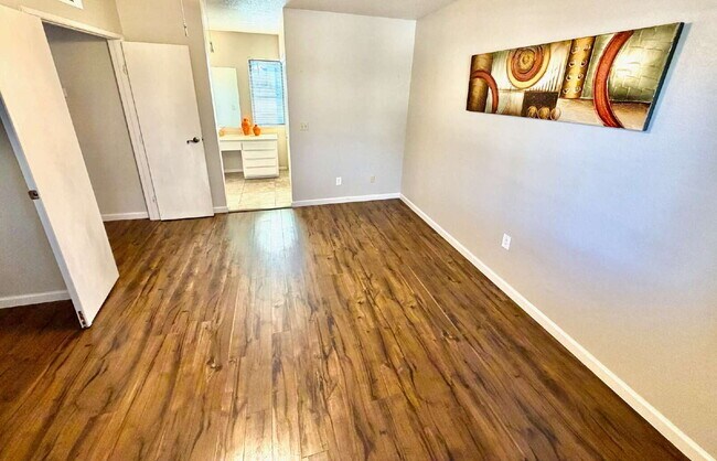 Building Photo - 2bd townhouse in Winterhaven