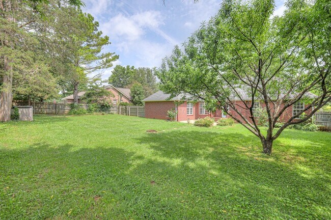 Building Photo - 405 Sandi Ct