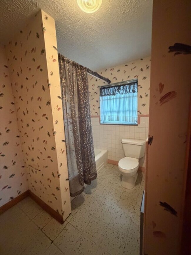 Building Photo - Maryville City  37801 - 3 bedroom, 2.5 bath home - Contact Debra Davis (865) 591-8281