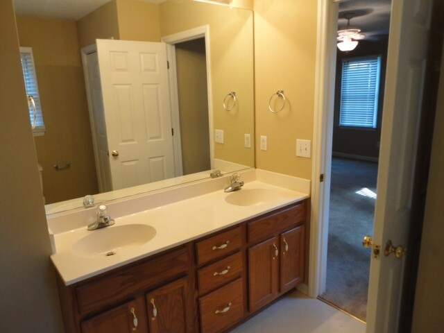 Building Photo - 180 River Crest Ct