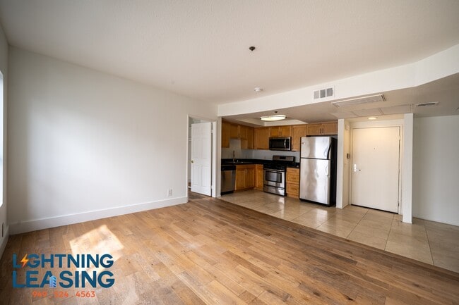 Building Photo - 937 Palm Ave