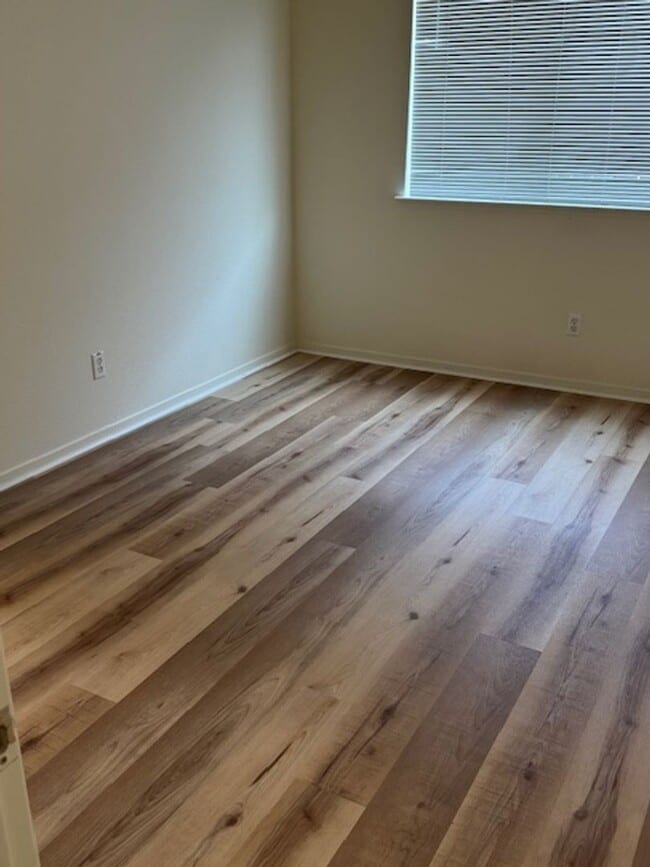Building Photo - Nice & clean 3 Bedroom, 2 Bath Home in Cit...