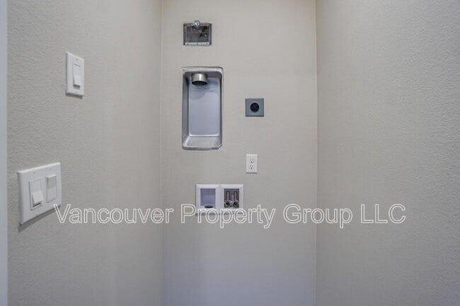 Building Photo - 2215 E Badger Wy