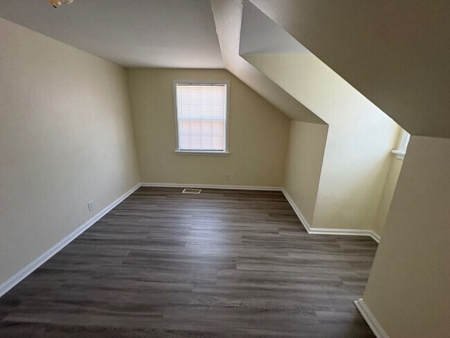 Building Photo - 2401 Rugby Rd