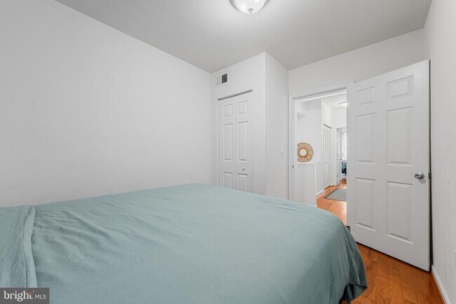 Building Photo - 831 S Montford Ave