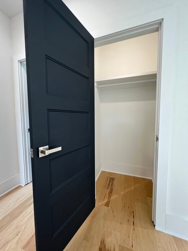 Building Photo - 1072 Zophi St