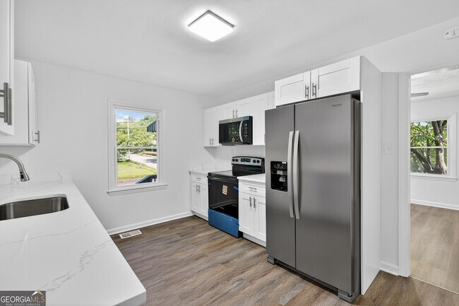 Building Photo - 2036 McPherson Dr
