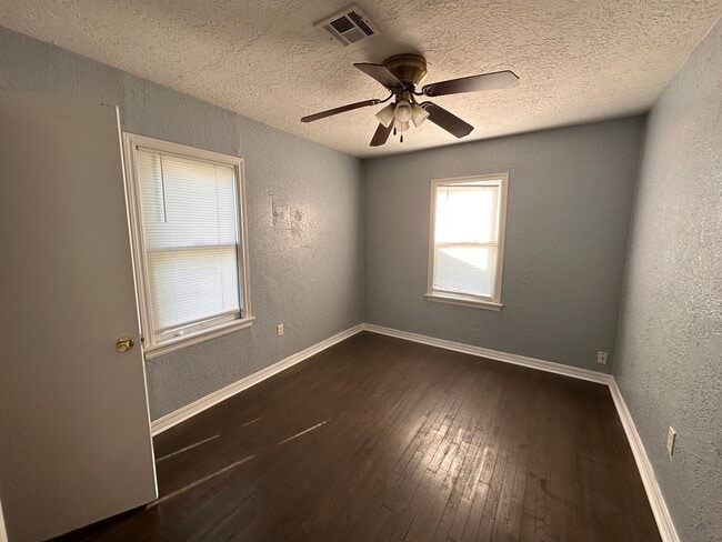 Building Photo - Cottage close to Ft Sill