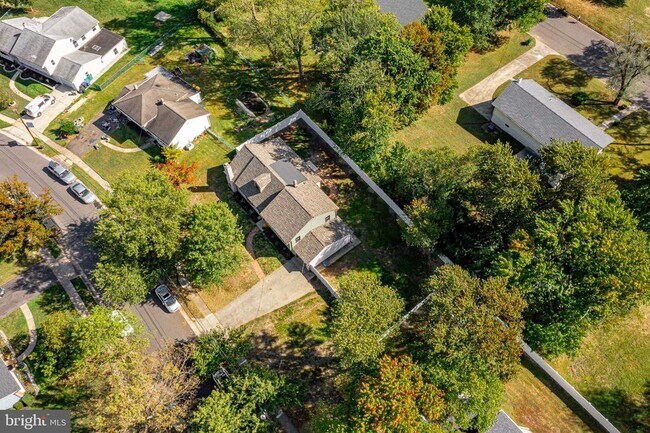 Building Photo - 316 Farmdale Rd