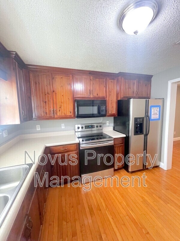 Building Photo - 102 W Lipham St