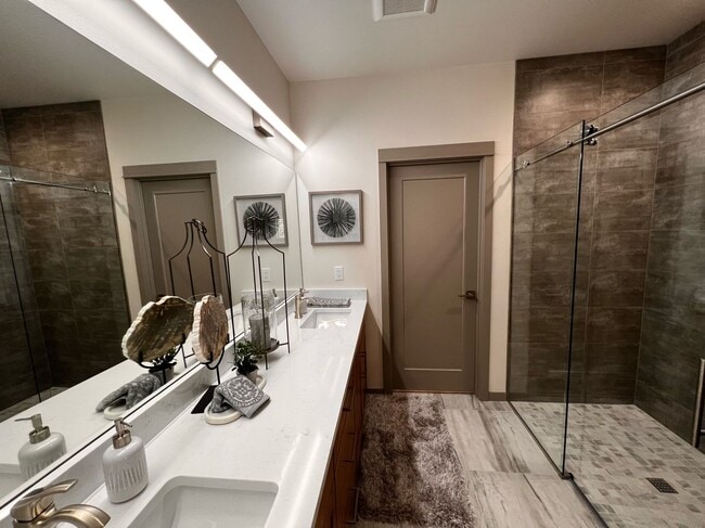 Building Photo - Brand New Luxury Home in Gated Community - Furnished Option Available