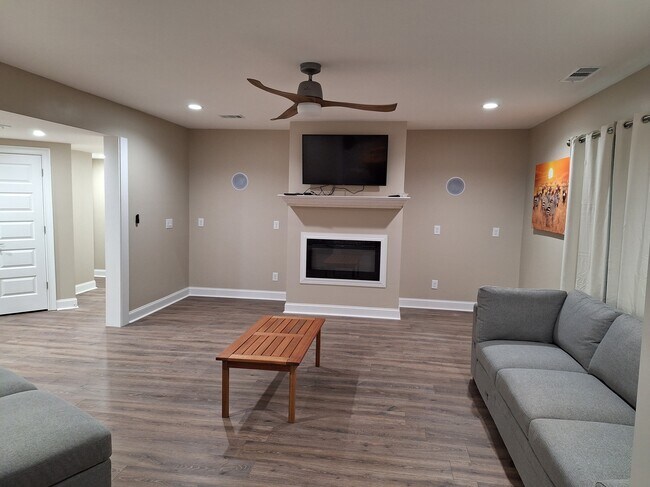 Building Photo - 5426 Boreal Way SW