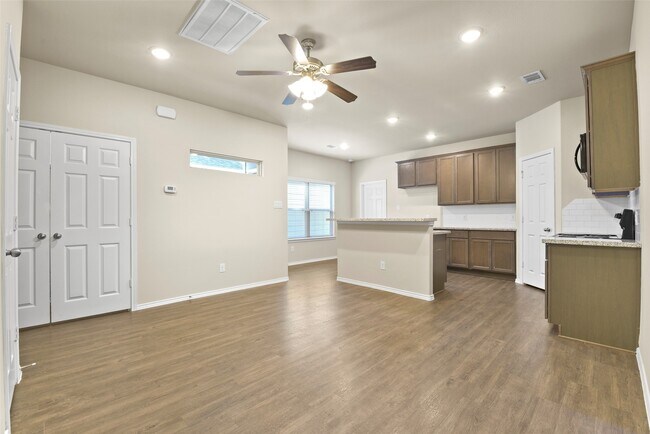 Building Photo - 9650 Warm Spring