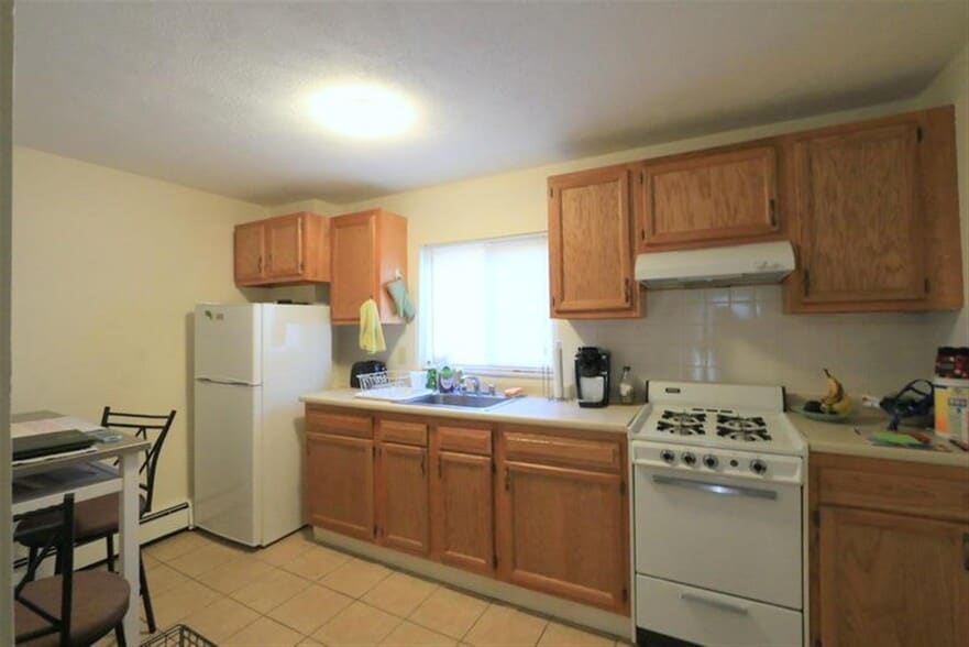 Building Photo - 128 Pine St