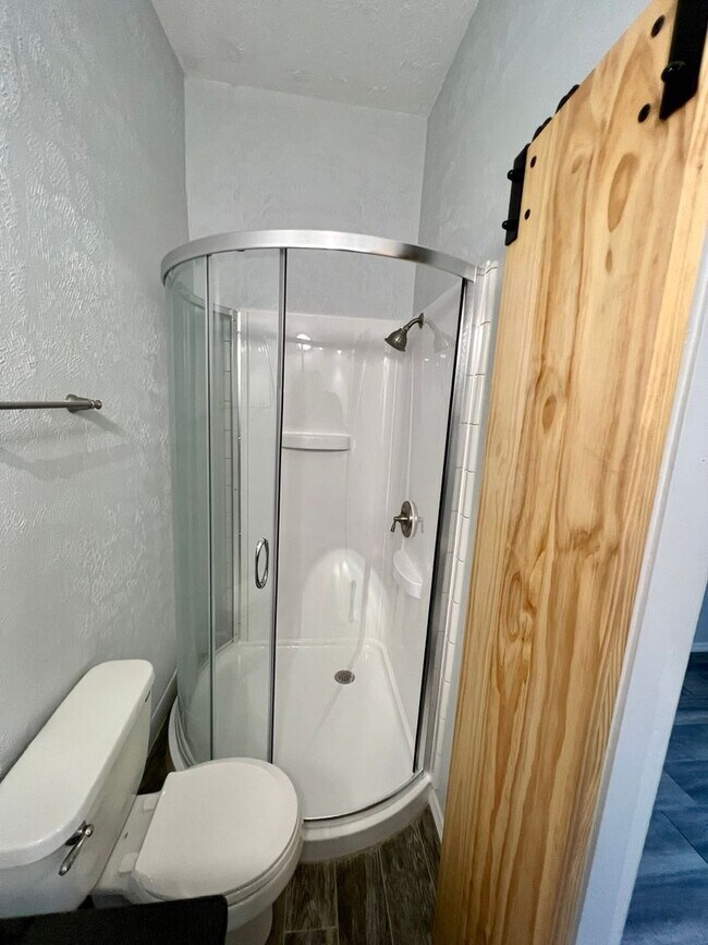 Building Photo - 204 4th Ave