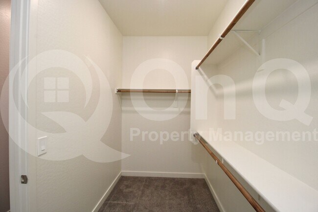 Building Photo - 678 N Bay Dr