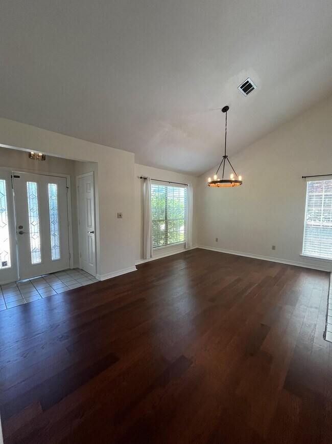 Building Photo - 1305 Ariel Ct