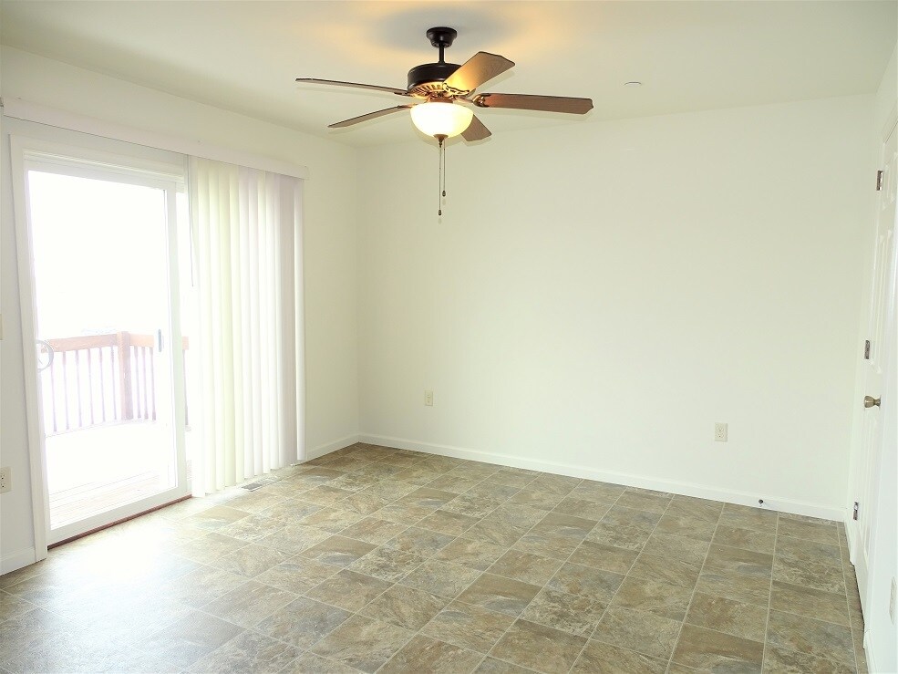 Building Photo - 344 Meadow View Dr