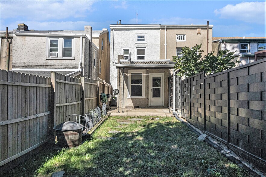 Building Photo - 147 Fountain St