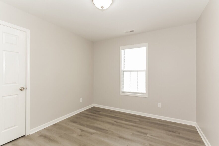 Building Photo - 2707 Oasis Ln