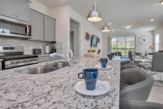 Building Photo - 7267 Oakmoss Loop