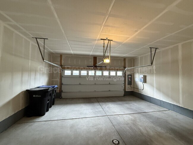 Building Photo - 6387 Moore Ct