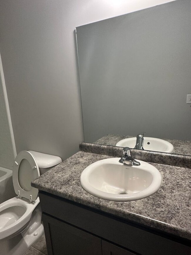 Building Photo - For Rent: Half Off Full First Month Rent