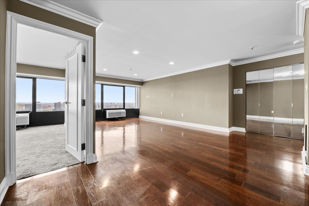 Building Photo - 300 Riverfront Dr