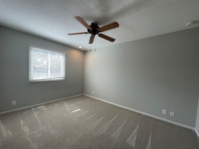 Building Photo - Home For Rent Papillion